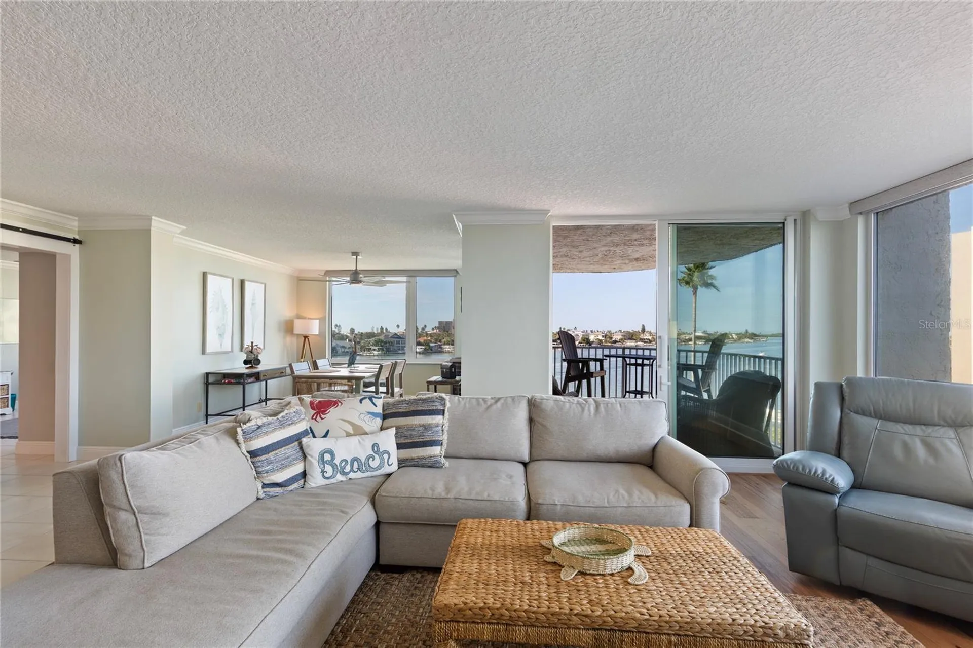 736 Island Way Clearwater FL 33767