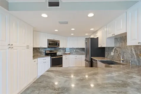 736 Island Way Clearwater FL 33767