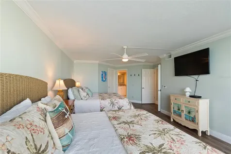 736 Island Way Clearwater FL 33767