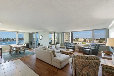 736 Island Way Clearwater FL 33767
