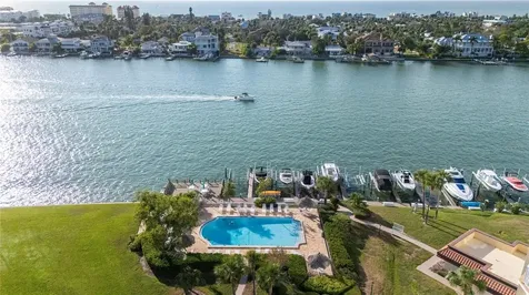 736 Island Way Clearwater FL 33767