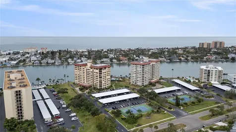 736 Island Way Clearwater FL 33767