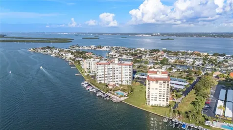 736 Island Way Clearwater FL 33767