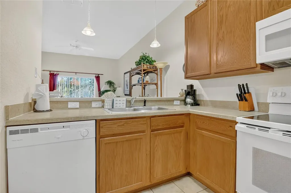 103 Bahama Bay Davenport FL 33897