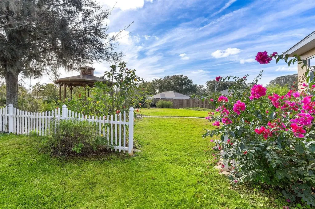 81 Twin Lake Circle Umatilla FL 32784