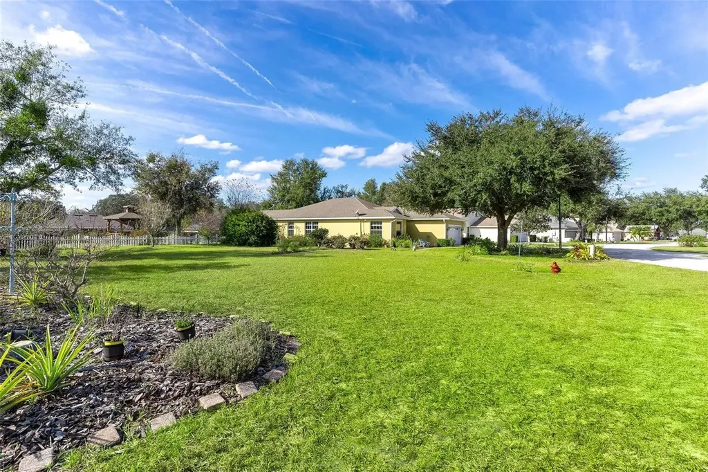 81 Twin Lake Circle Umatilla FL 32784