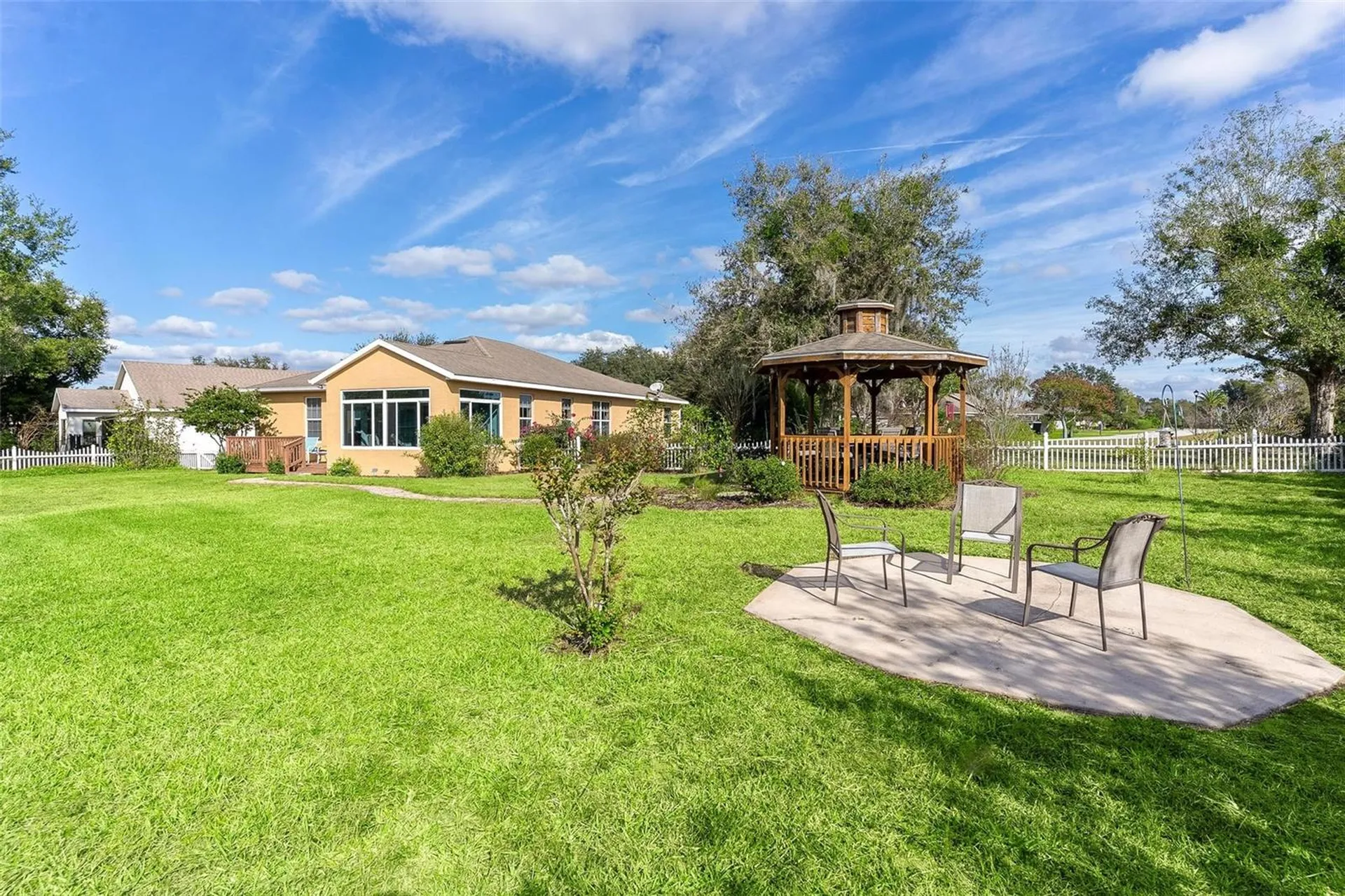 81 Twin Lake Circle Umatilla FL 32784
