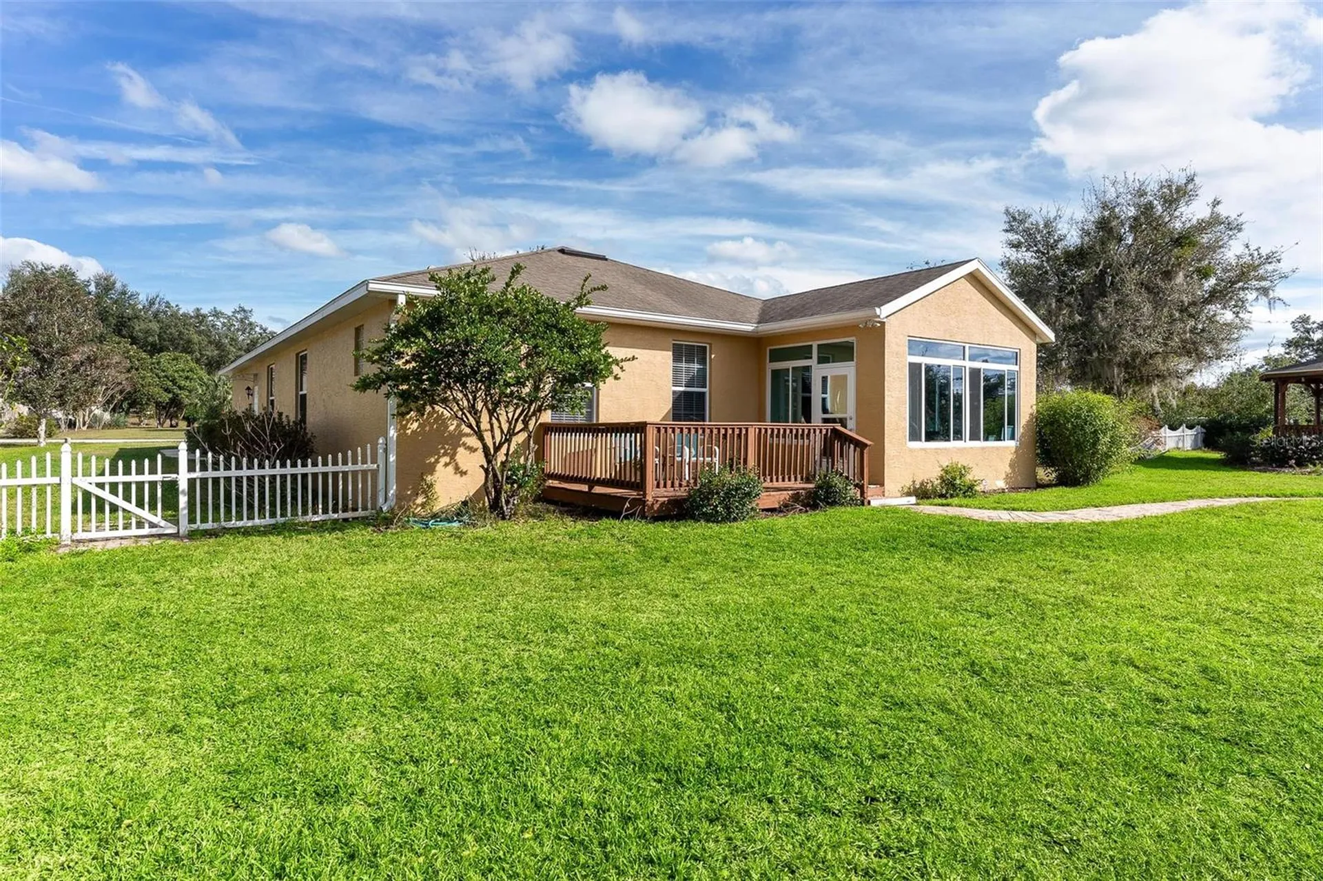 81 Twin Lake Circle Umatilla FL 32784