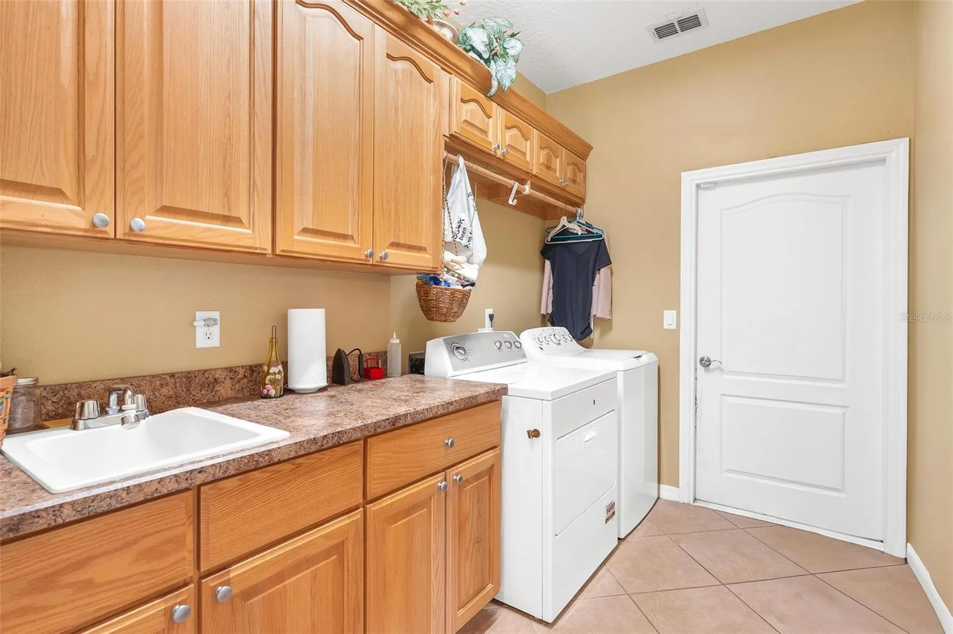 81 Twin Lake Circle Umatilla FL 32784