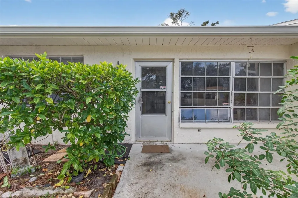 2211 Lark Circle W Palm Harbor FL 34684