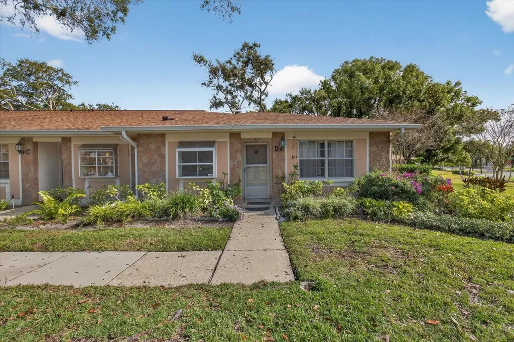 2211 Lark Circle W Palm Harbor FL 34684