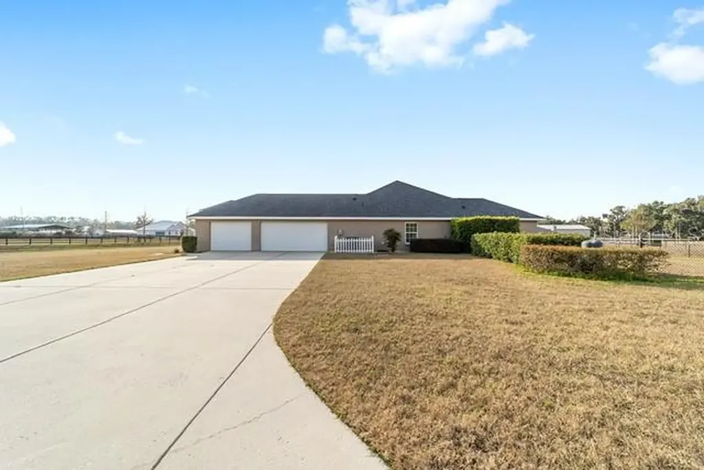 3305 NE 106th Street Anthony FL 32617