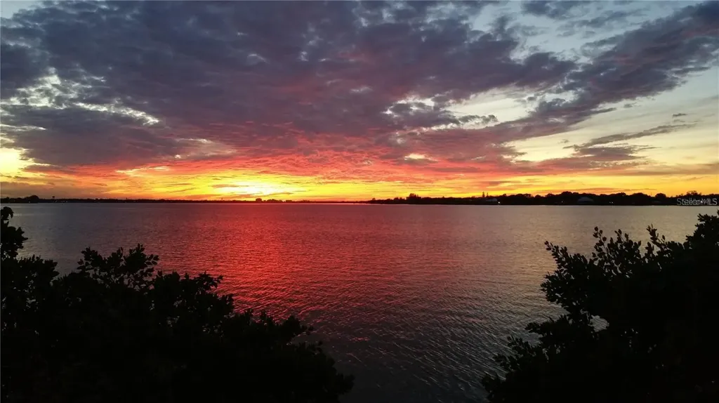 1030 Tidewater Shores Loop Bradenton FL 34208