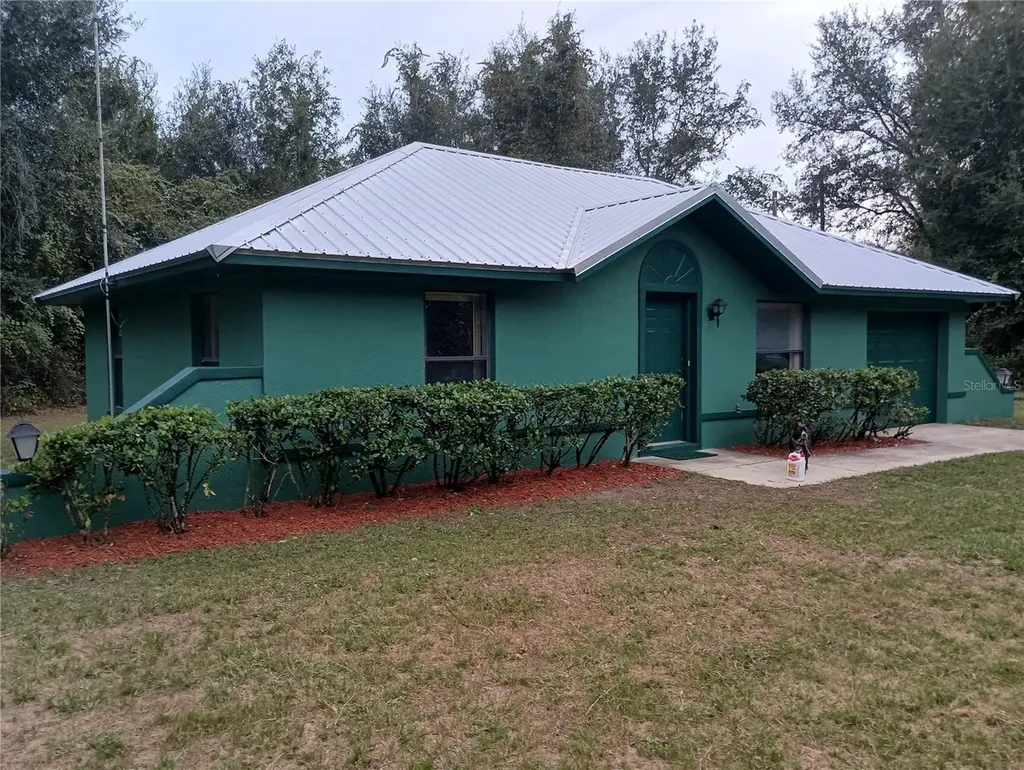 16050 SE 27th Place Road Ocklawaha FL 32179