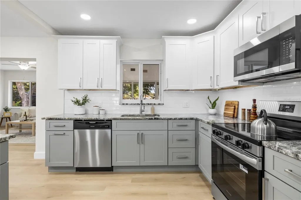 6850 7th Street S St Petersburg FL 33705
