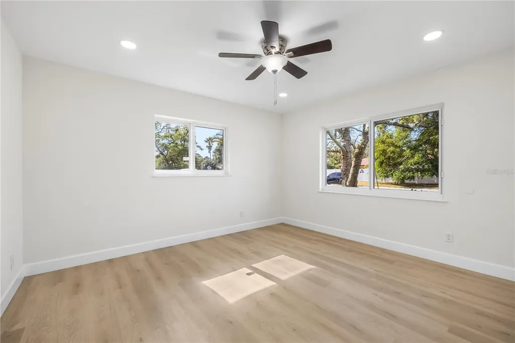 6850 7th Street S St Petersburg FL 33705