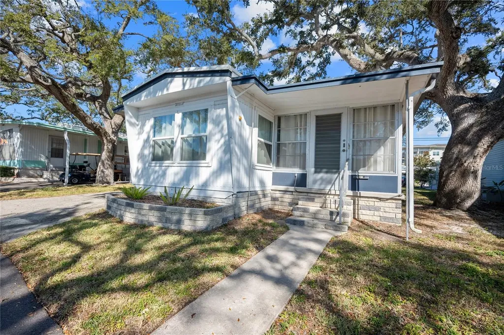 585 Sky Harbor Drive Clearwater FL 33759