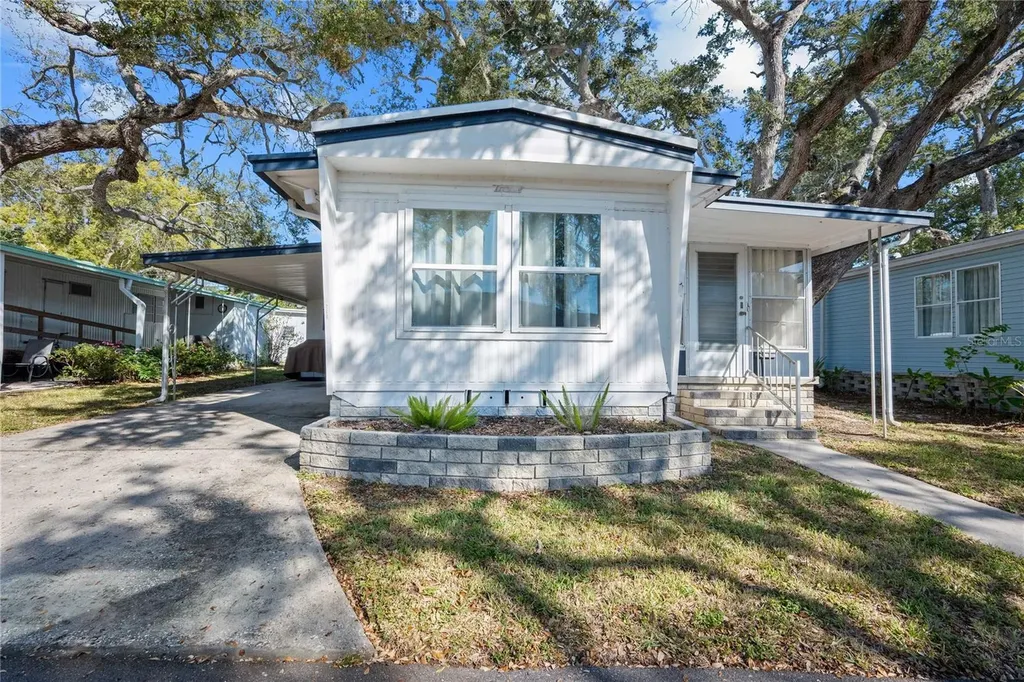 585 Sky Harbor Drive Clearwater FL 33759