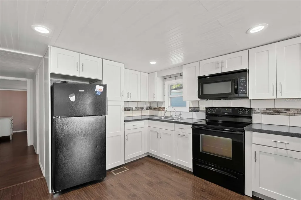 585 Sky Harbor Drive Clearwater FL 33759
