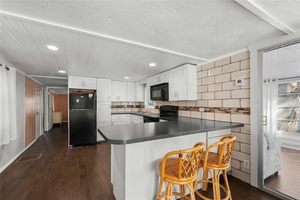 585 Sky Harbor Drive Clearwater FL 33759