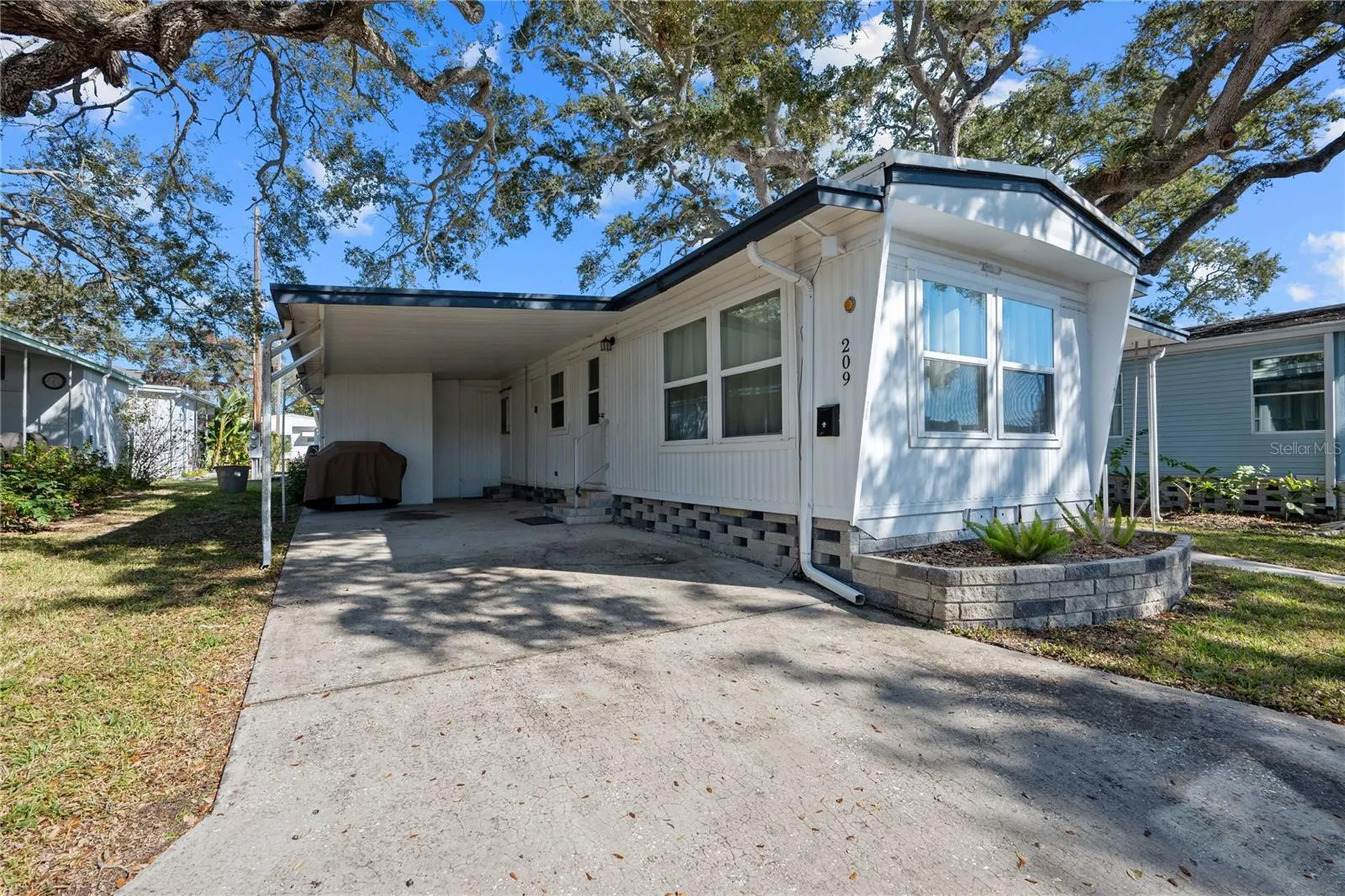 585 Sky Harbor Drive Clearwater FL 33759
