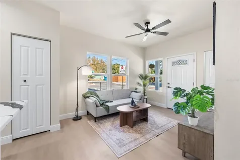 702 SE 8th Street Gainesville FL 32601