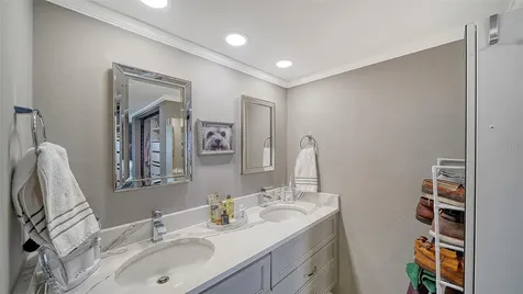 707 S Gulfstream Avenue Sarasota FL 34236