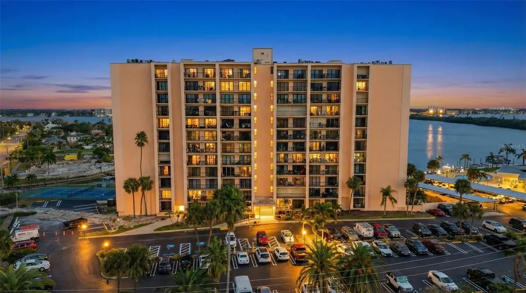 51 Island Way Clearwater Beach FL 33767