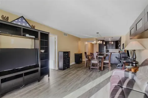 51 Island Way Clearwater Beach FL 33767