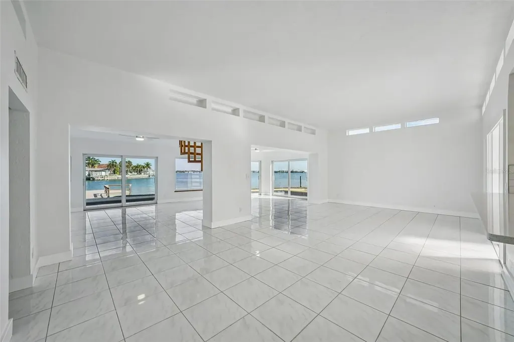 11055 6th Street E Treasure Island FL 33706