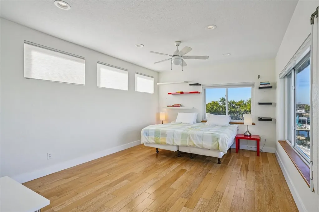 11055 6th Street E Treasure Island FL 33706