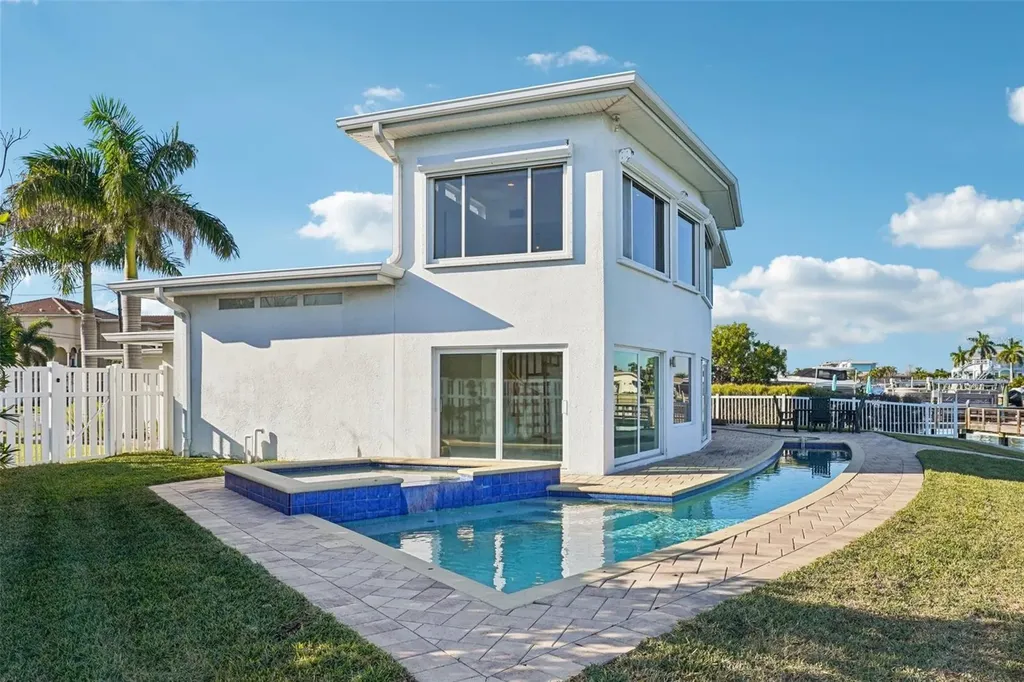 11055 6th Street E Treasure Island FL 33706
