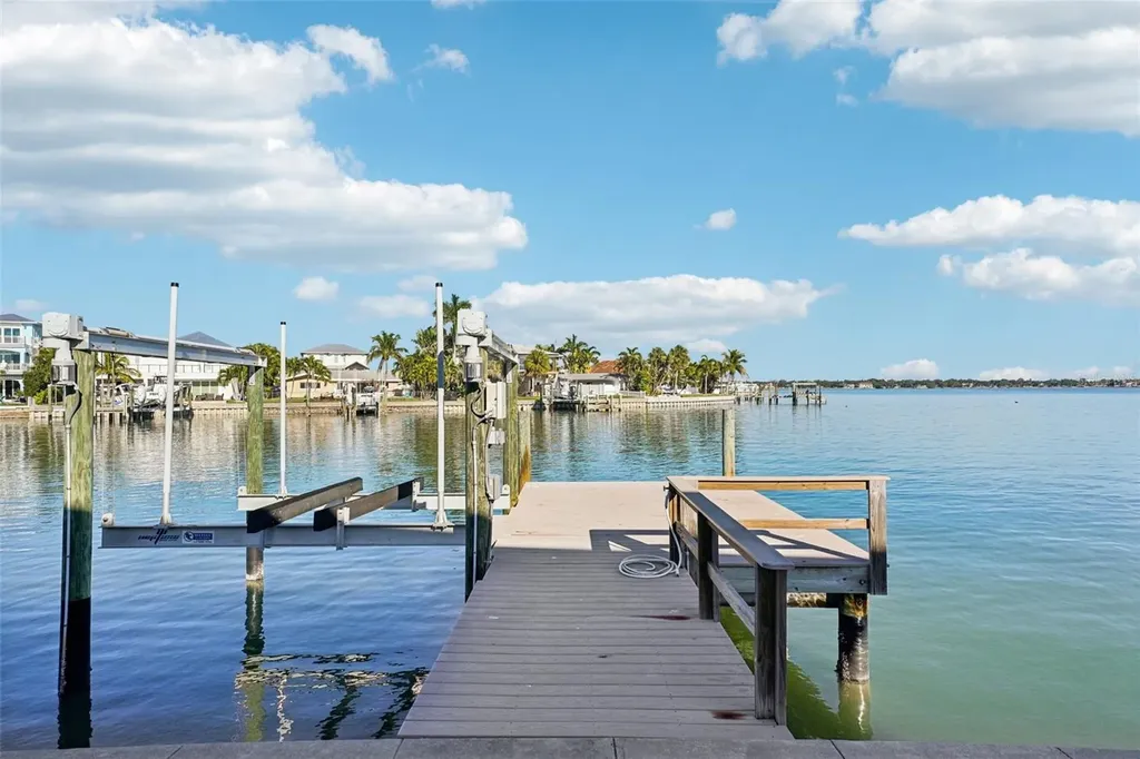 11055 6th Street E Treasure Island FL 33706