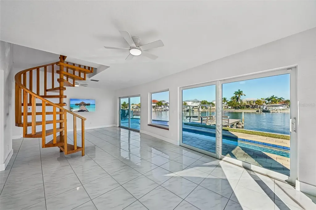 11055 6th Street E Treasure Island FL 33706