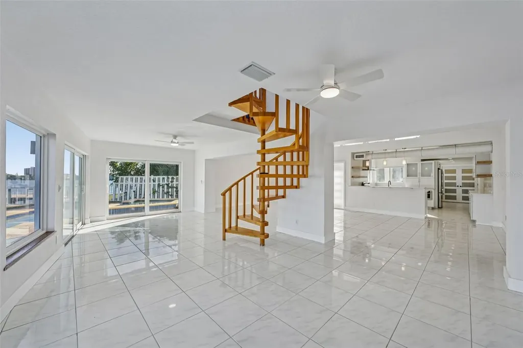 11055 6th Street E Treasure Island FL 33706