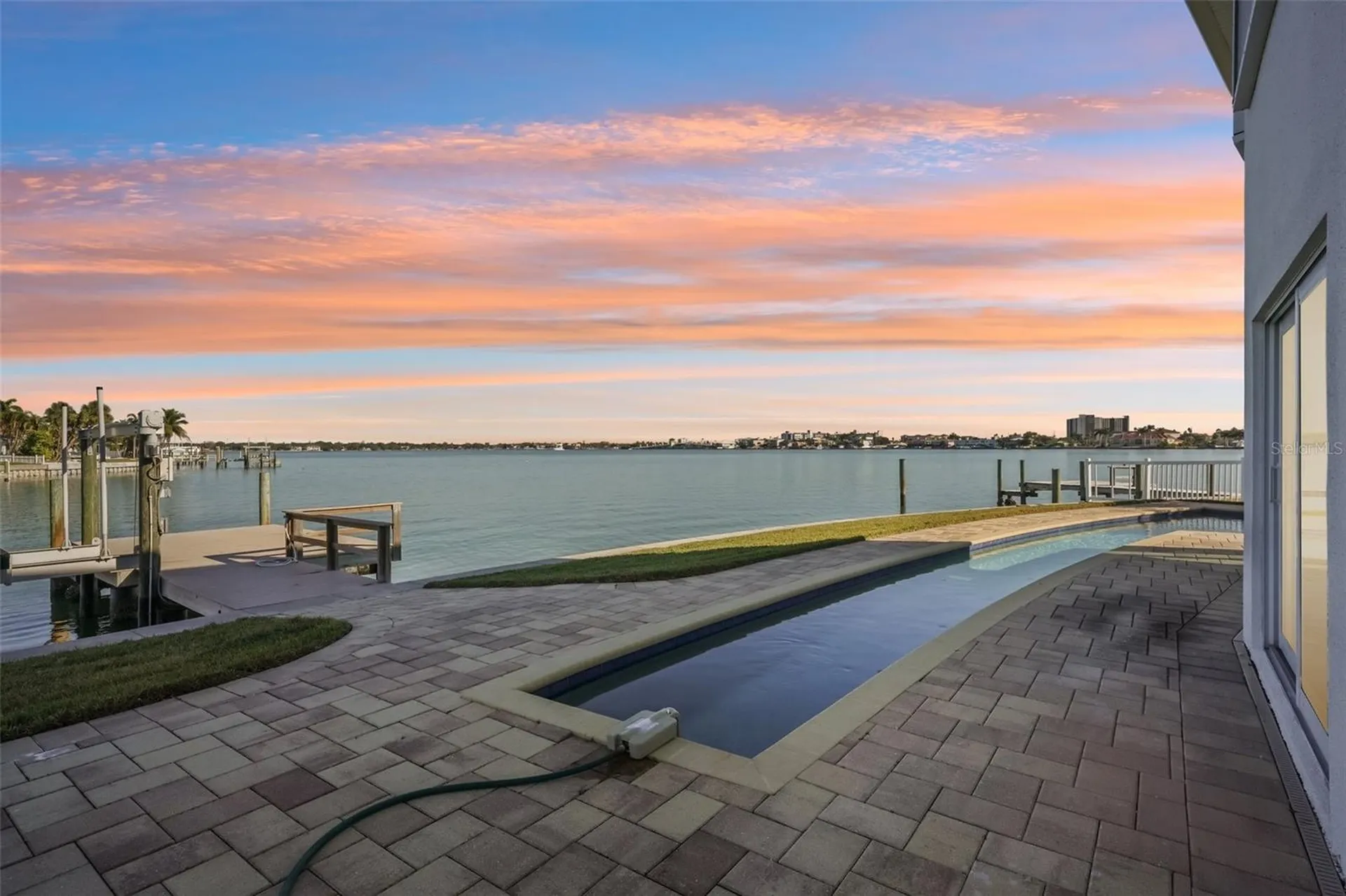 11055 6th Street E Treasure Island FL 33706