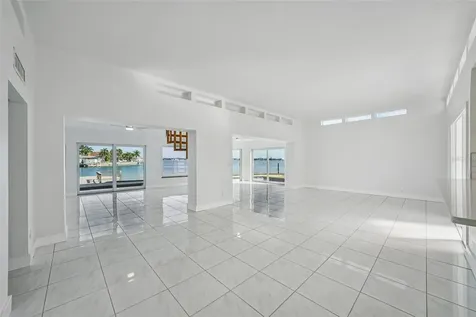 11055 6th Street E Treasure Island FL 33706