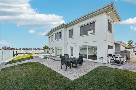11055 6th Street E Treasure Island FL 33706
