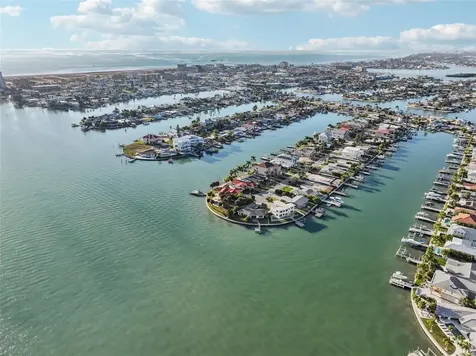 11055 6th Street E Treasure Island FL 33706