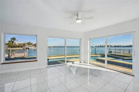 11055 6th Street E Treasure Island FL 33706