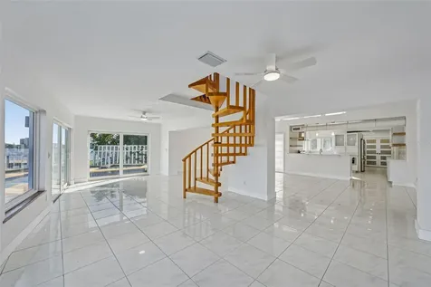 11055 6th Street E Treasure Island FL 33706