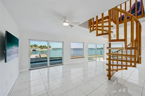 11055 6th Street E Treasure Island FL 33706