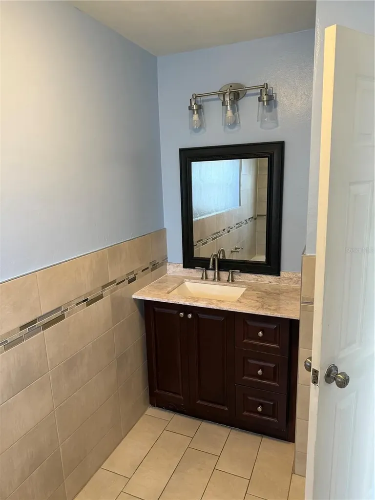 2807 41st Avenue N St Petersburg FL 33714