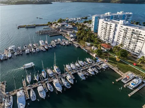 T2 Cond Isleta Marina Fajardo PR 00738