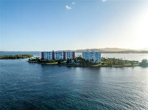 T2 Cond Isleta Marina Fajardo PR 00738