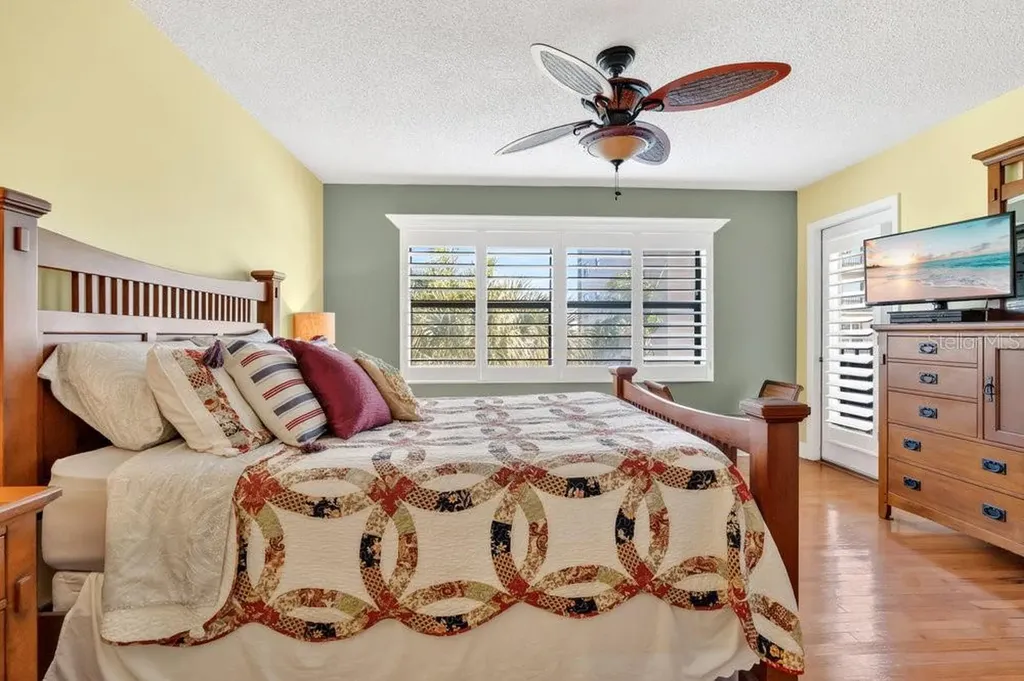 1328 Pasadena Avenue S South Pasadena FL 33707