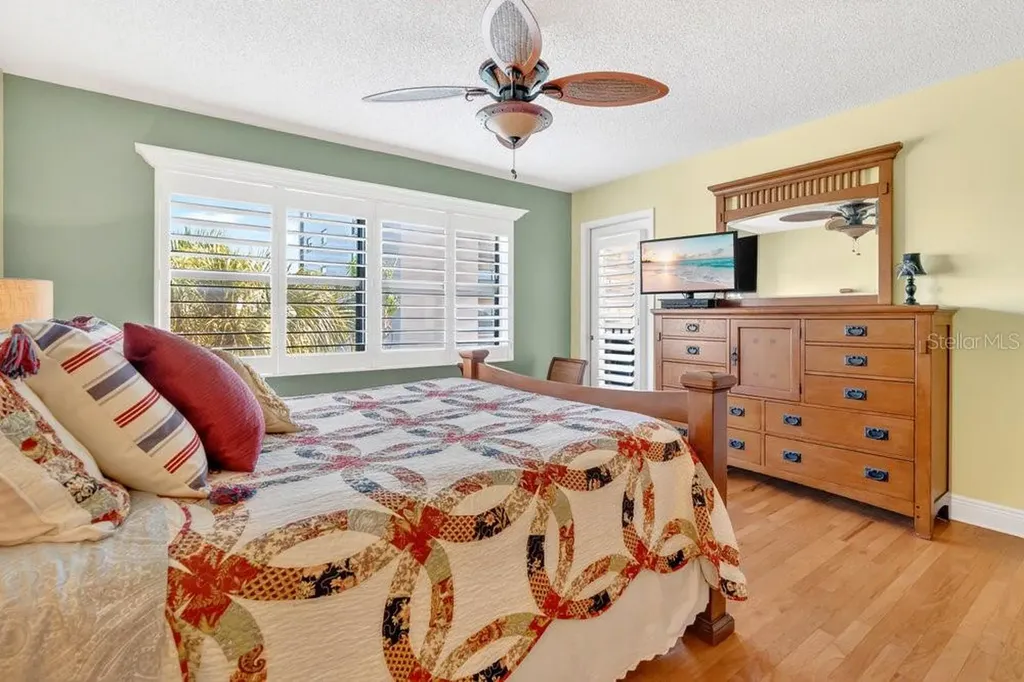 1328 Pasadena Avenue S South Pasadena FL 33707