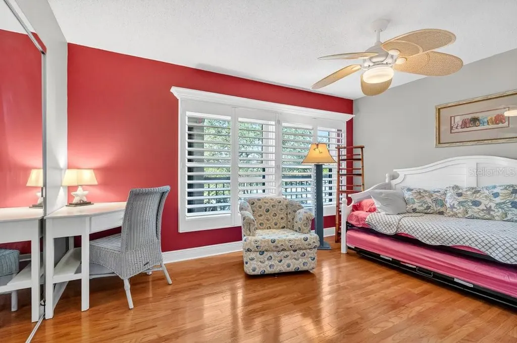1328 Pasadena Avenue S South Pasadena FL 33707
