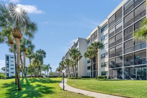 1328 Pasadena Avenue S South Pasadena FL 33707