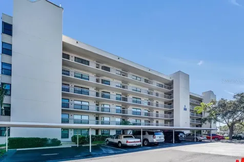 1328 Pasadena Avenue S South Pasadena FL 33707
